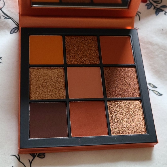 *SOLD* Huda Beauty Topaz Obsessions Palette - Picture 5 of 6